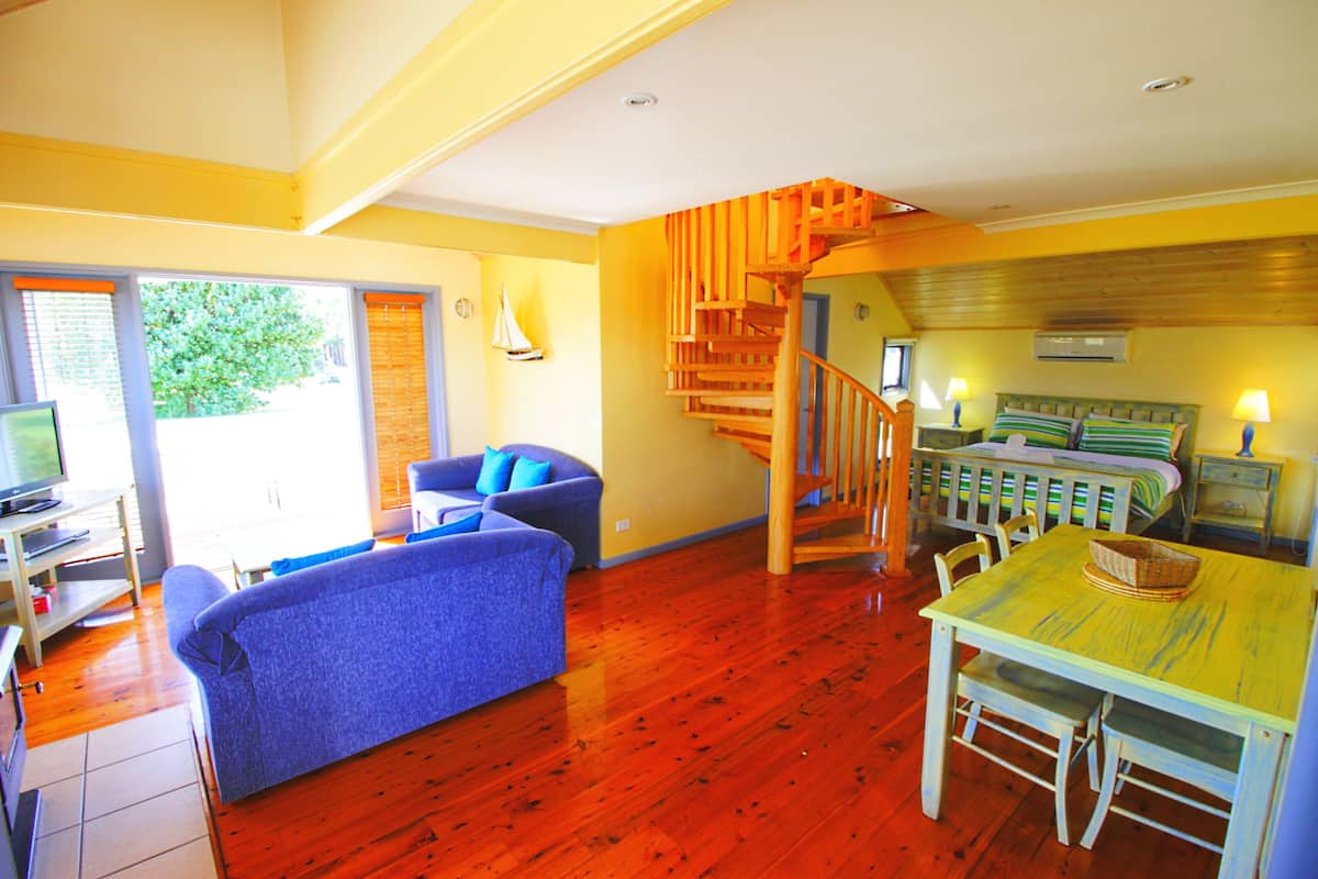 Loft (Villa) | Iron/ironing board, free WiFi, bed sheets
