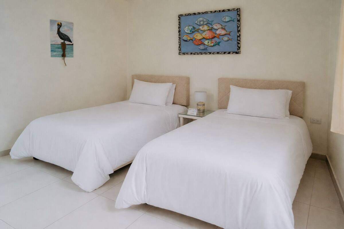ห้องสแตนดาร์ด, เตียงเดี่ยว 2 เตียง, อาคารเสริม | ผ้าปูที่นอน Frette จากอิตาลี, เครื่องนอนระดับพรีเมียม, ผ้านวมขนเป็ด