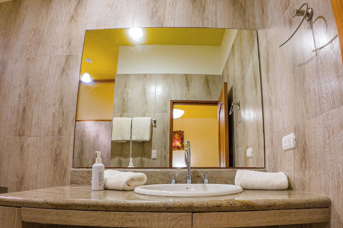 shower, rainfall showerhead, free toiletries, hair dryer