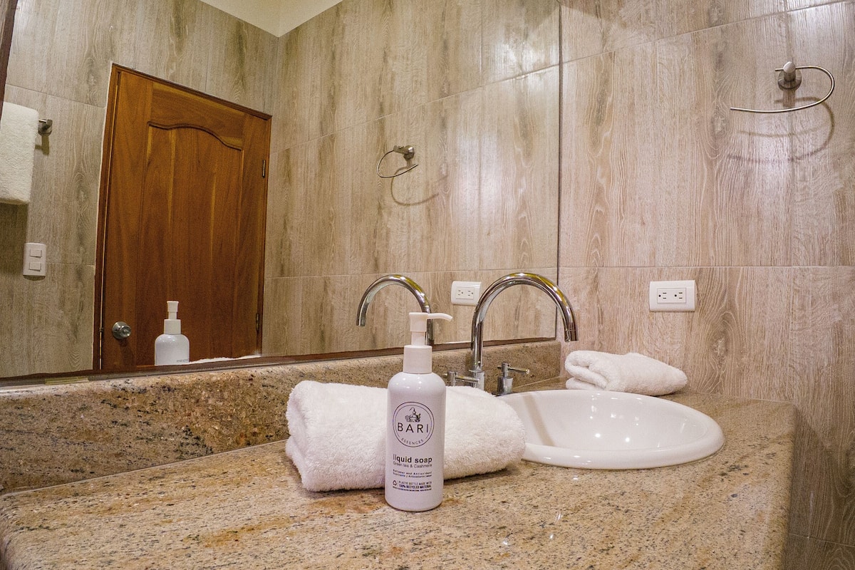 shower, rainfall showerhead, free toiletries, hair dryer