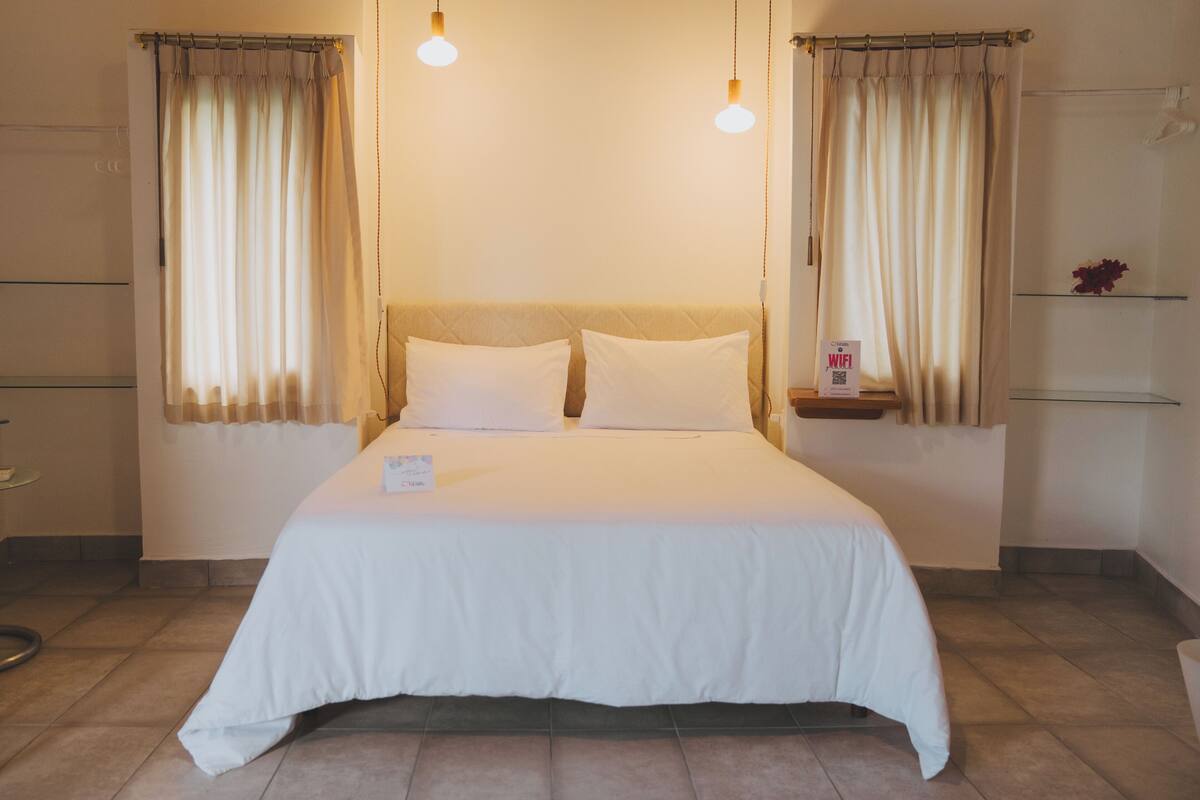 ห้องสแตนดาร์ด, เตียงควีนไซส์ 1 เตียง, อาคารเสริม | ผ้าปูที่นอน Frette จากอิตาลี, เครื่องนอนระดับพรีเมียม, ผ้านวมขนเป็ด