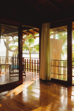 1 King Bed Ocean Front | Living area - La Casa de Marita (Puerto Villamil)