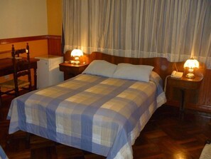 Premium bedding, down duvets, in-room safe, desk - Hotel Colomba (Independencia)