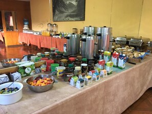 Buffet déjeuner gratuit tous les jours
