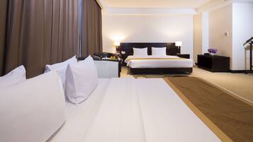 Roupas de cama premium, edredons de pluma, frigobar, cofres nos quartos