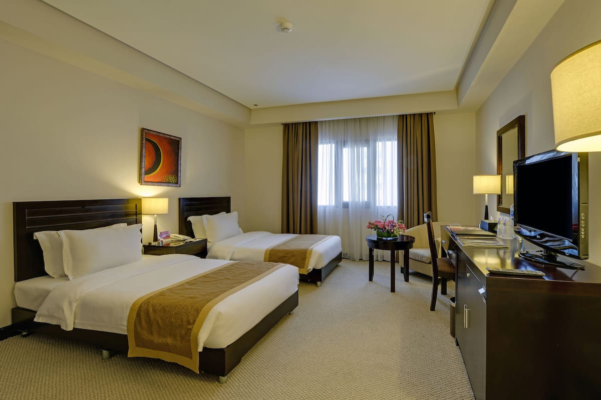 Premium bedding, down comforters, minibar, in-room safe