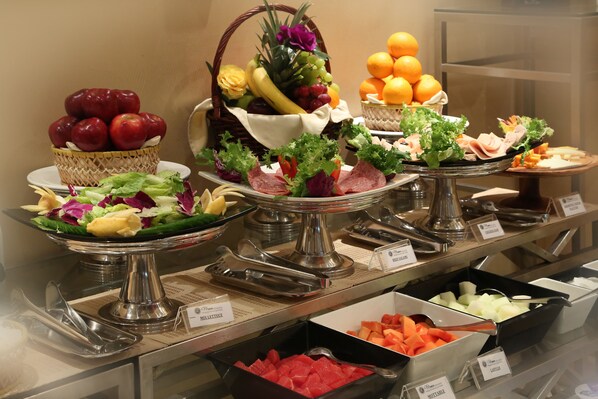 Petit déjeuner continental (3 BHD par personne)