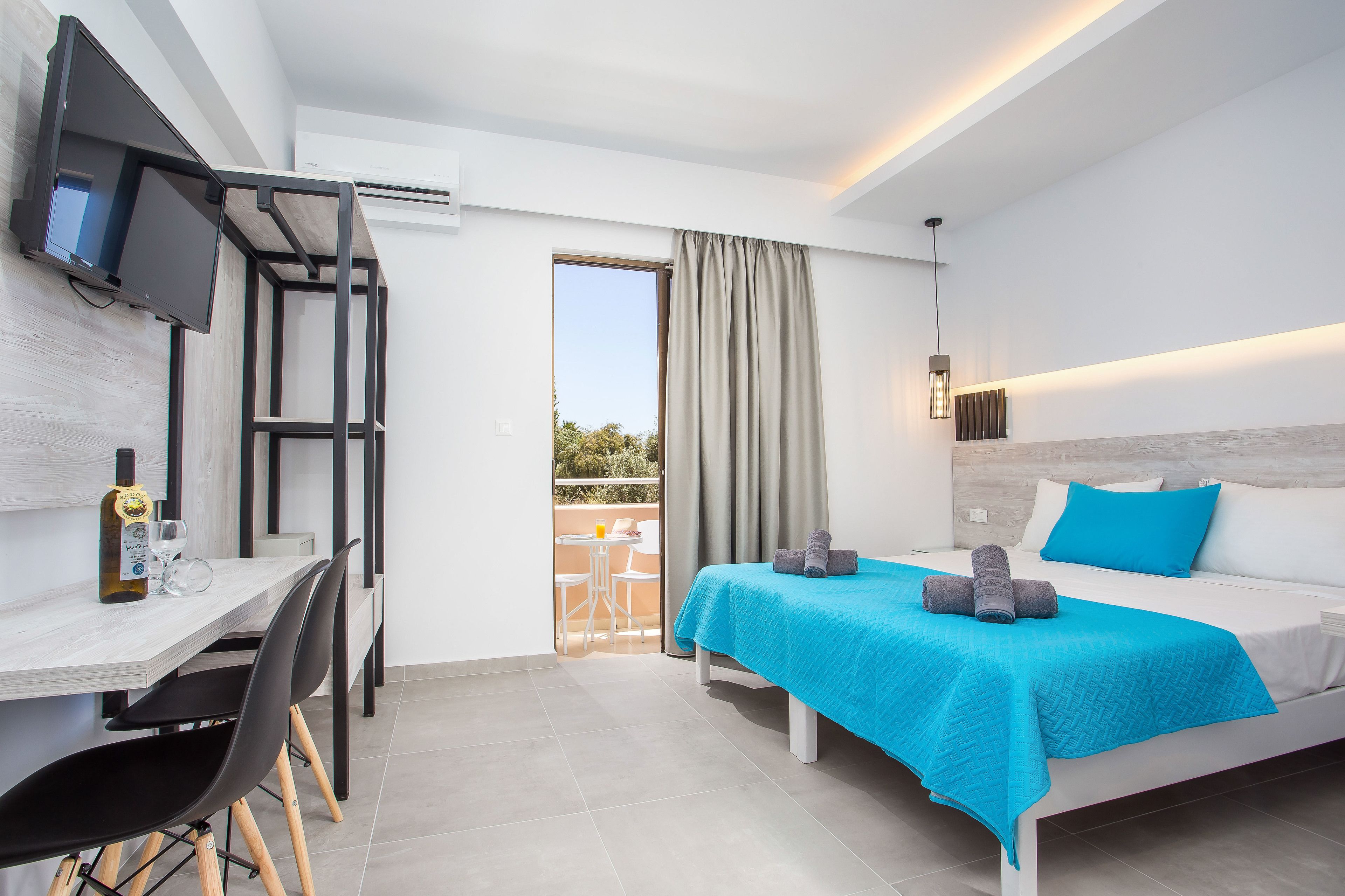 deluxe double room, 1 bedroom, kitchenette | 1 bedroom, hypo-allergenic bedding, in-room safe, blackout curtains