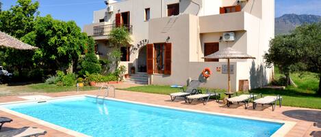 Outdoor pool, pool umbrellas, sun loungers