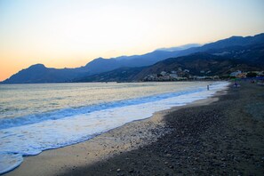 Private beach nearby, sun loungers, beach umbrellas - Labyrinth Studios (Agios Vasileios)