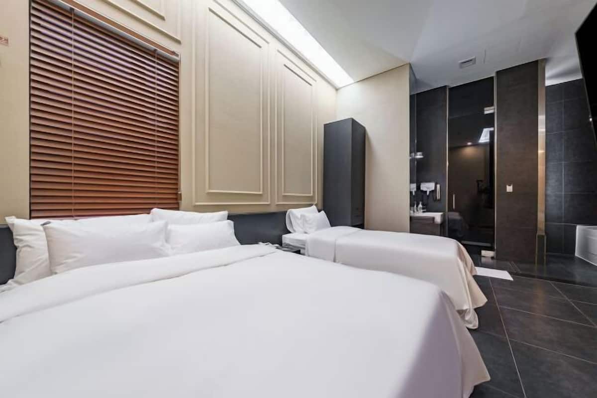 1 bedroom, premium bedding, down duvets, memory-foam beds