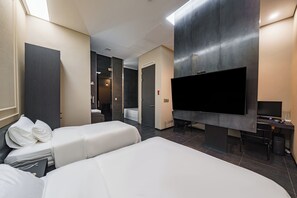 Familien-Zweibettzimmer | Hochwertige Bettwaren, Daunenbettdecken