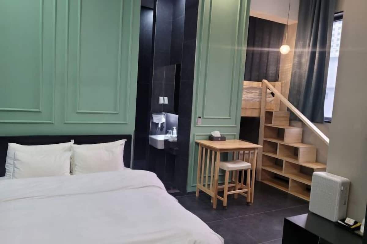 1 bedroom, premium bedding, down duvets, memory-foam beds