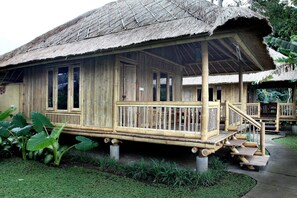 Bamboo House | In-room safe, desk, free WiFi, bed sheets - Puri Taman Sari Hotel (Mengwi)