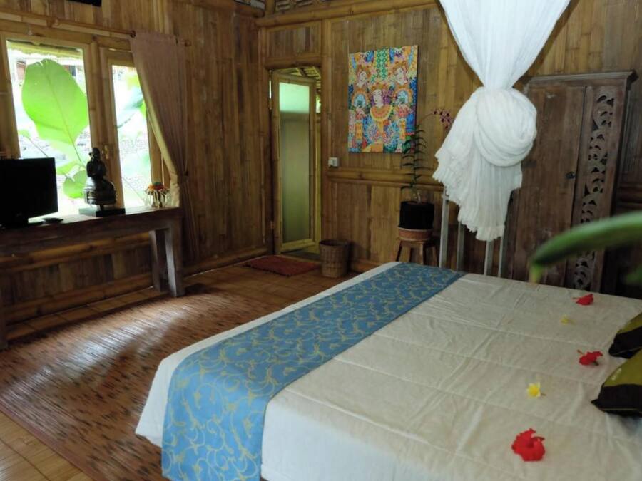 Bamboo House | In-room safe, desk, free WiFi, bed sheets