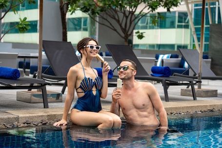 Outdoor pool, pool umbrellas, sun loungers