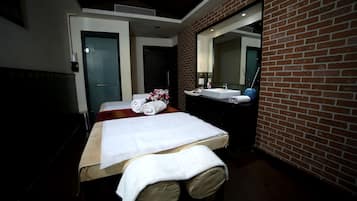 Body treatments, body scrubs, 2 treatment rooms, massages