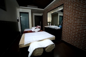 Soins du corps, exfoliation, 2 salles de soins, service de massage