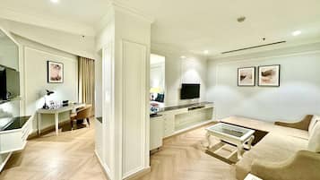 Suite Deluxe, 1 cama King size | Caja de seguridad en la habitación y escritorio