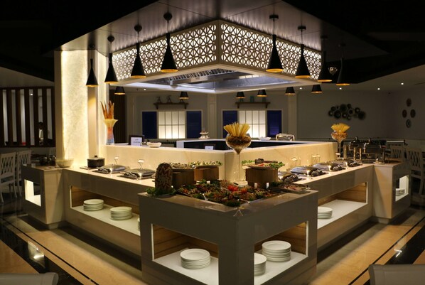 Breakfast, lunch and dinner served - Ramada by Wyndham Jalandhar City Centre (Jalandhar)