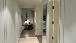 Suite Deluxe, 1 trÚs grand lit | Coffre-fort, bureau, fer et planche à repasser, lit de bébé (supplément)
