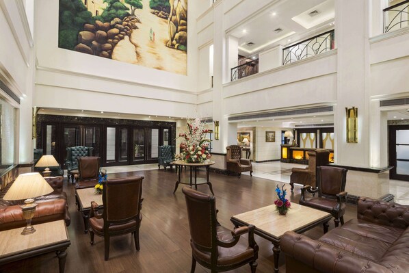 Lobby - Ramada by Wyndham Jalandhar City Centre (Jalandhar)