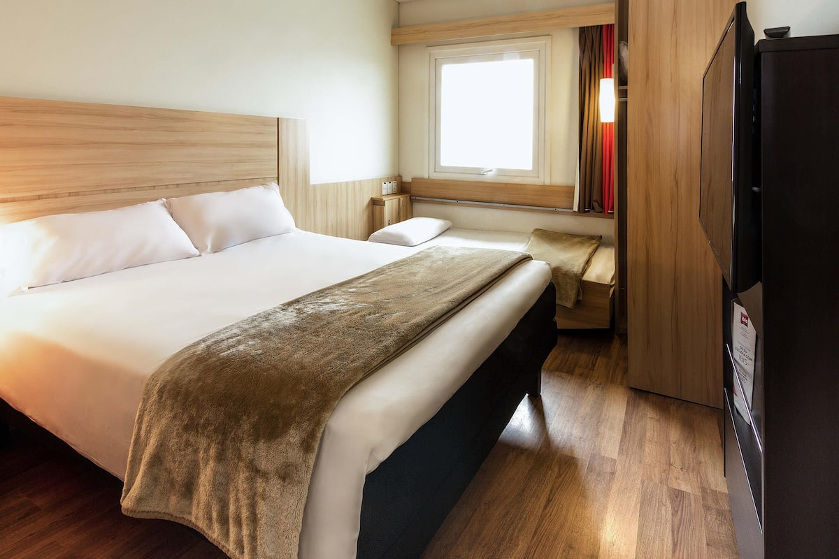 Room, Multiple Beds | In-room safe, desk, cribs (free), WiFi (free)
