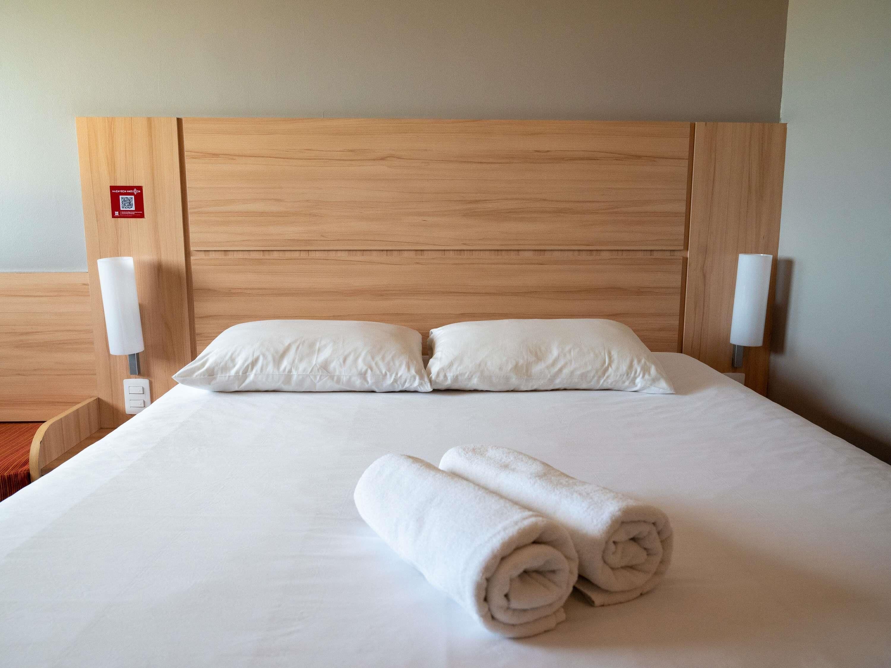 Caja de seguridad en la habitación, escritorio y cunas gratuitas 