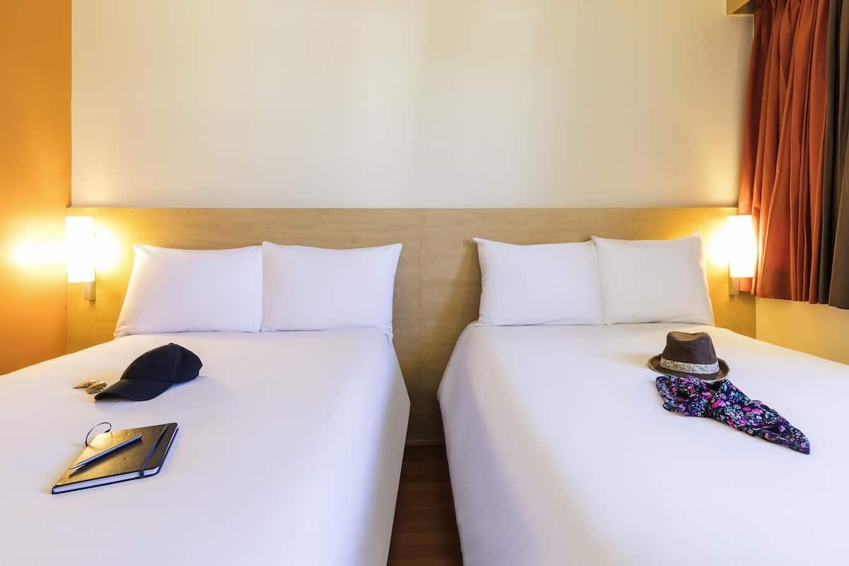 Chambre Standard double, 2 lits doubles | Rideaux dâobscurcissement, systĂšme dâinsonorisation