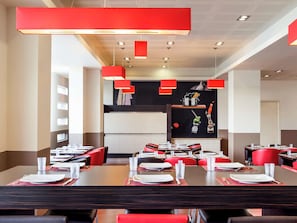 Petit déjeuner buffet servi tous les jours en supplément