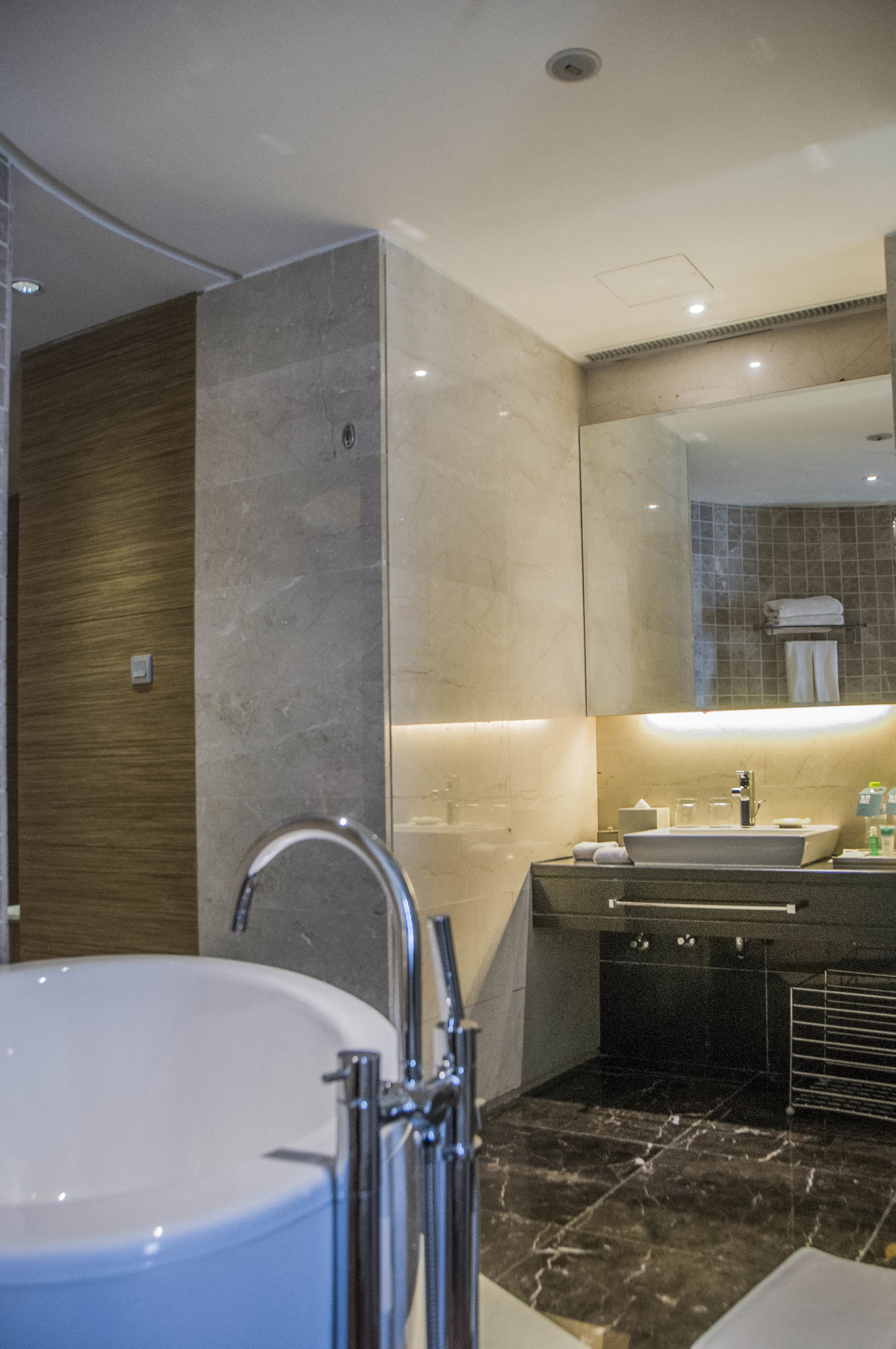 superior suite, 1 bedroom | bathroom | separate bathtub and shower, deep-soaking bathtub, rainfall showerhead