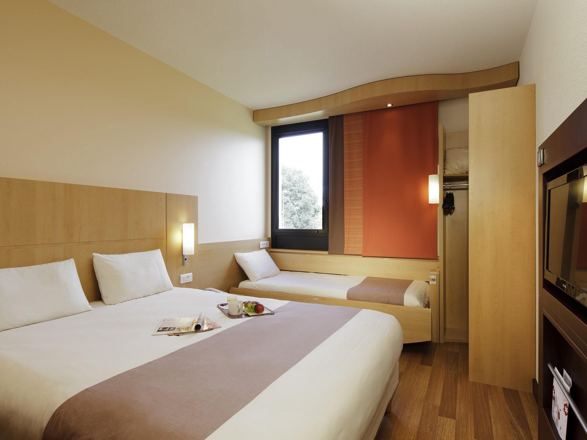 Chambre Double Standard, plusieurs lits | Bureau, rideaux occultants, chambres insonorisées, lits bébé (gratuits)