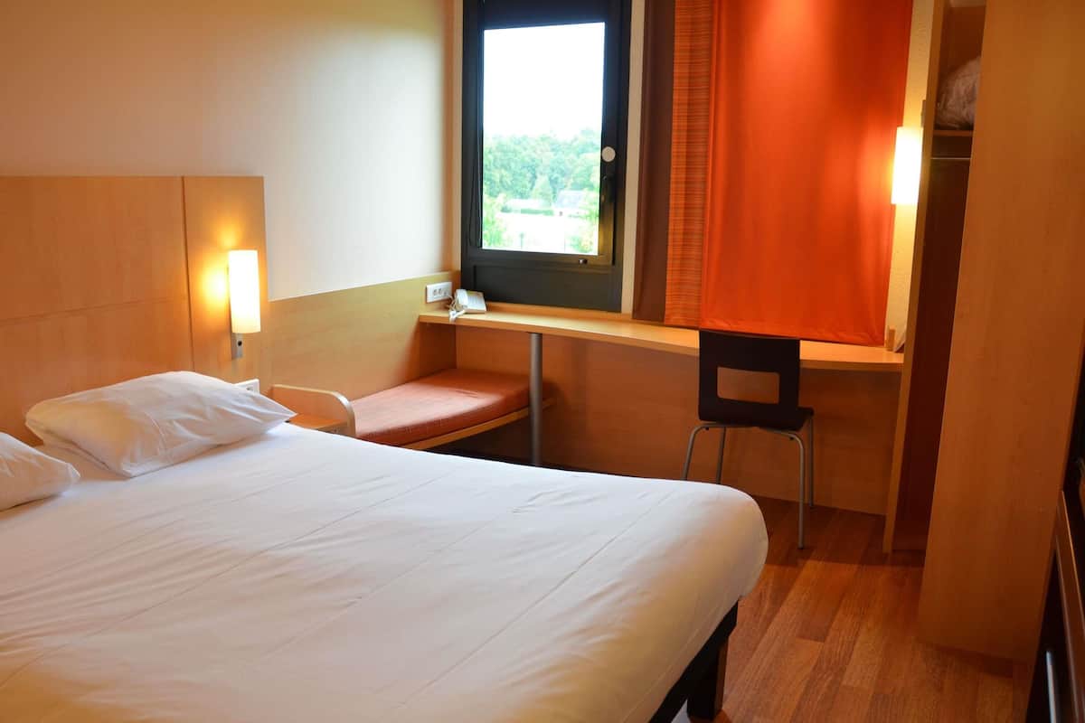 Standard Double Room, 1 Double Bed | Desk, blackout drapes, soundproofing, free cribs/infant beds