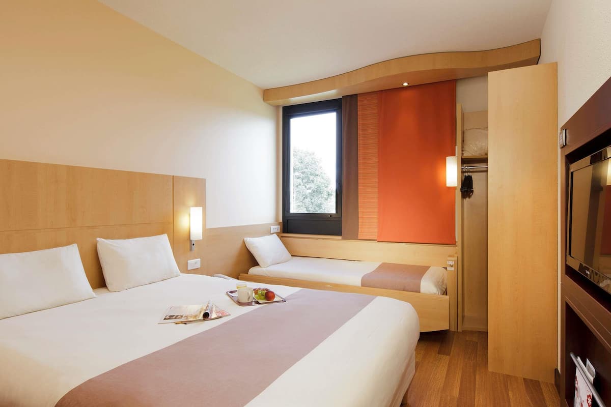 standard double room, multiple beds | desk, blackout curtains, soundproofing, free cots/infant beds