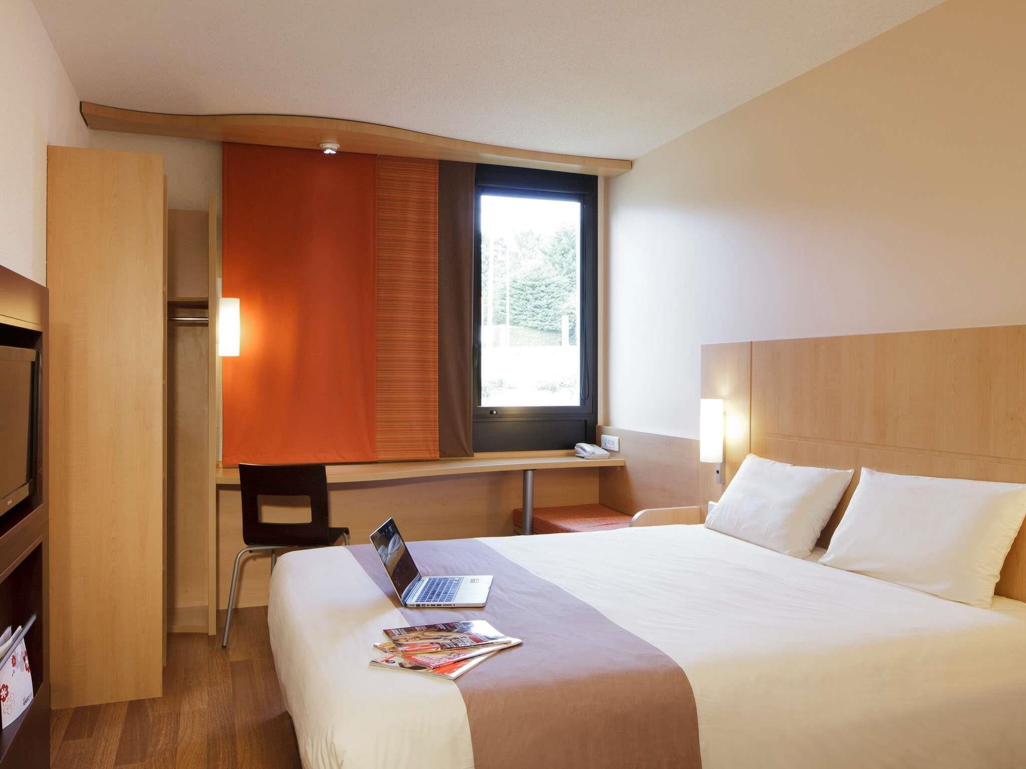 Standard Double Room, 1 Double Bed | Desk, blackout drapes, soundproofing, free cribs/infant beds