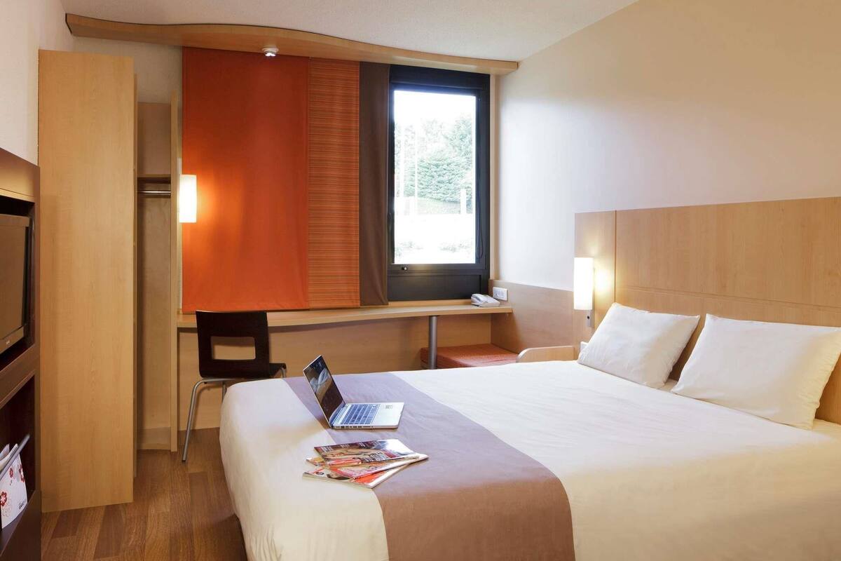 Standard Double Room, 1 Double Bed | Desk, blackout drapes, soundproofing, free cribs/infant beds