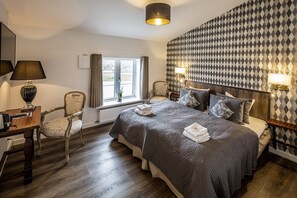 Standard Double Room, Private Bathroom | Desk, laptop workspace, blackout drapes, free WiFi - Kragerup Gods (Hong)