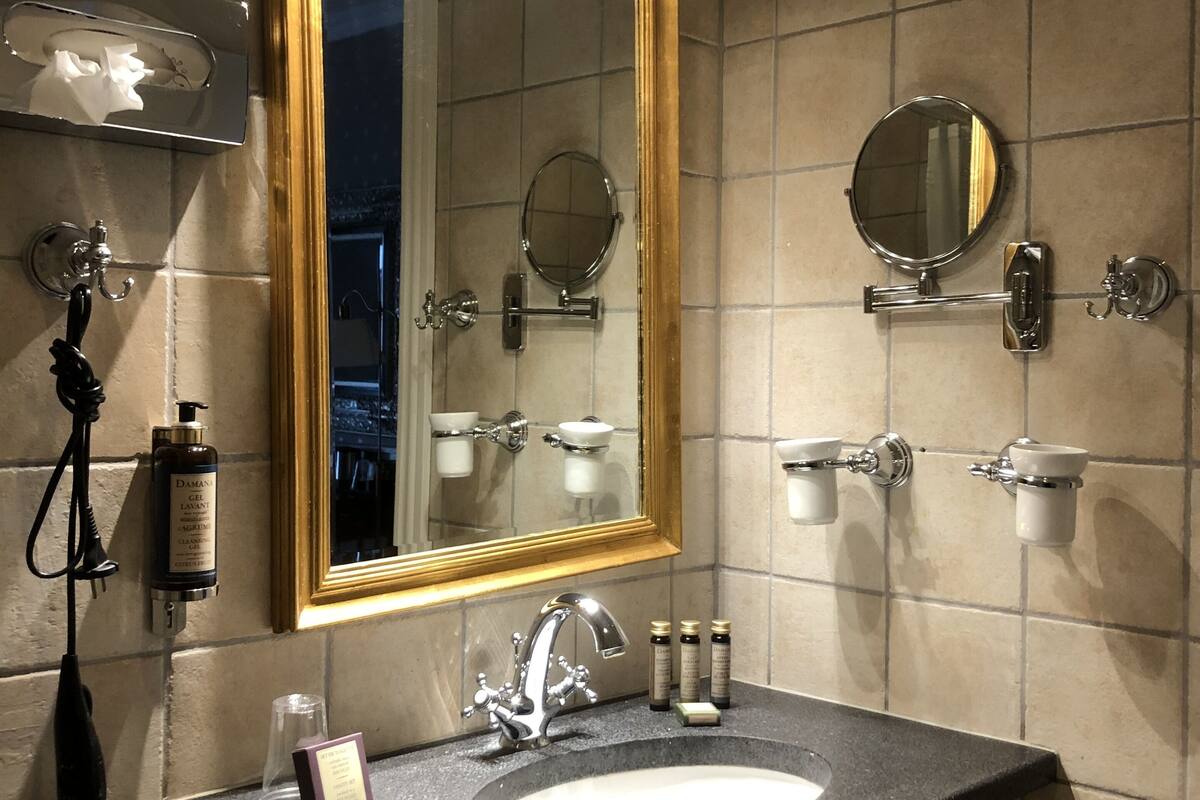 superior double room, 1 double bed, private bathroom | bathroom sink