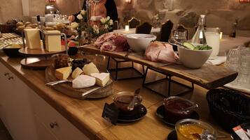 Sudah termasuk sarapan prasmanan setiap hari