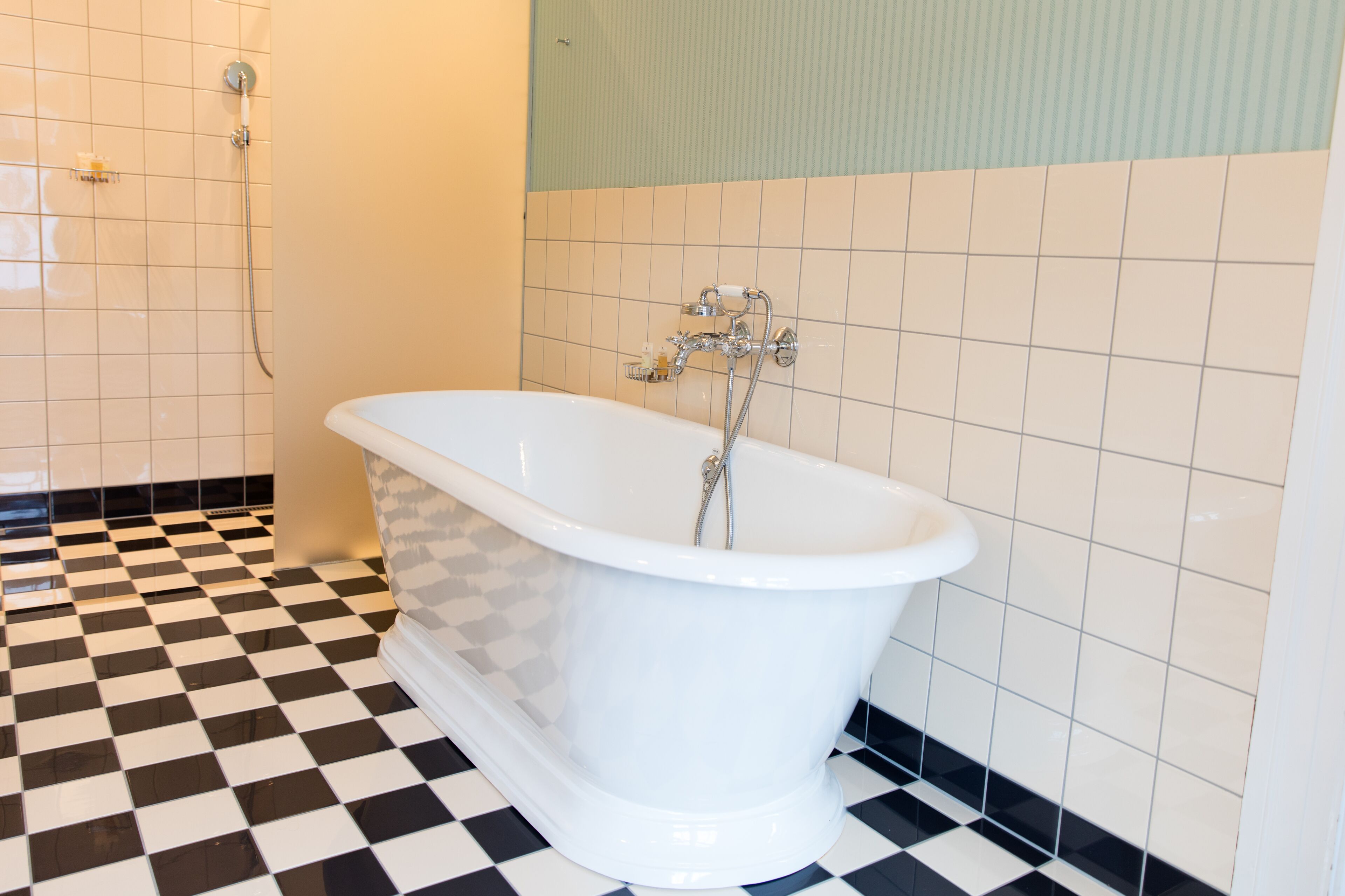 deluxe double room, 1 king bed | deep-soaking bathtub