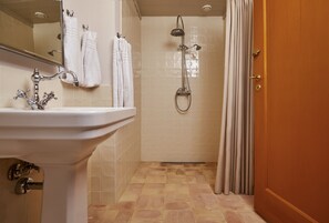 Standard Double Room | Bathroom | Free toiletries, hair dryer, towels