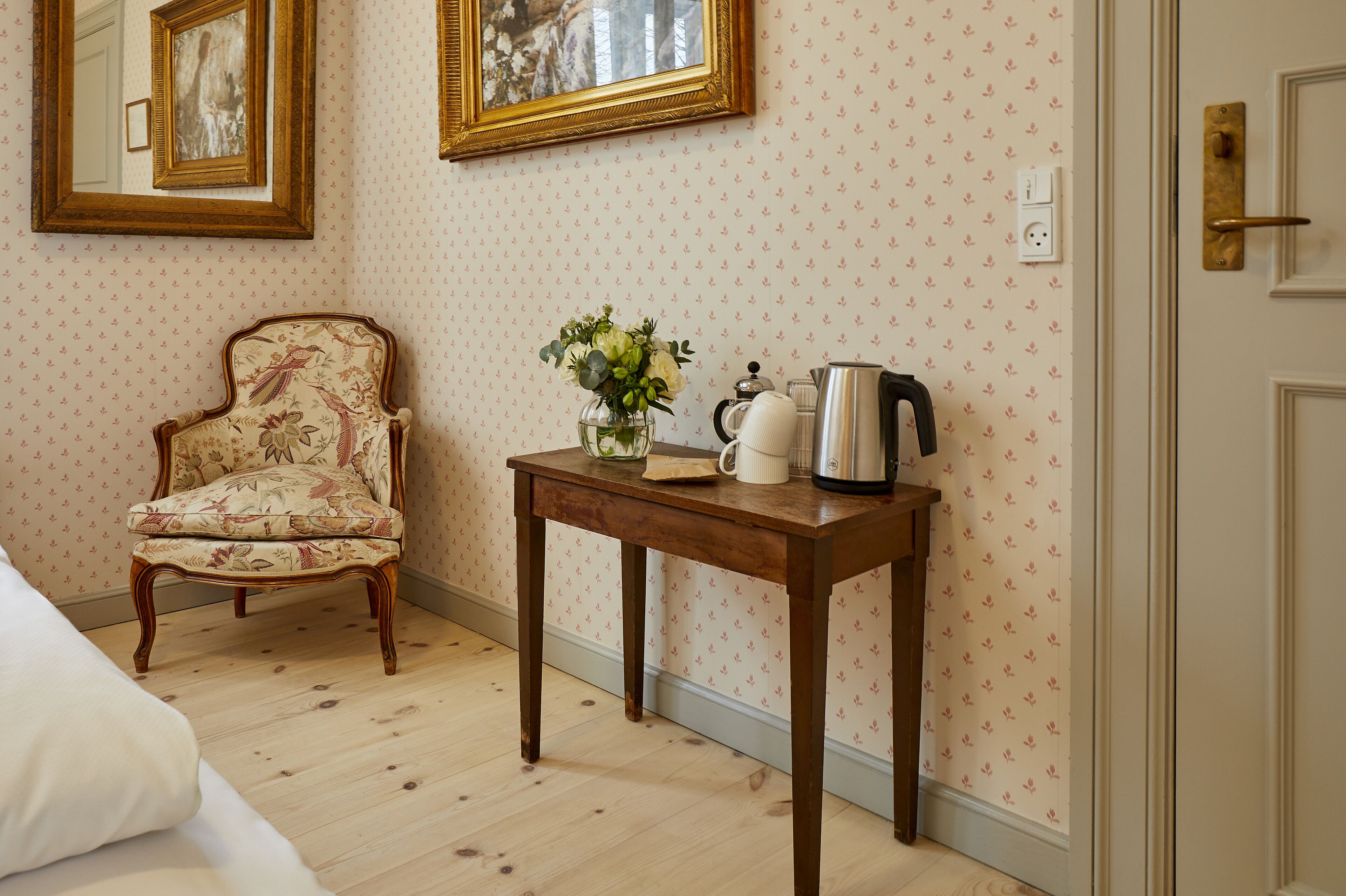 standard double room | individually decorated, individually furnished, iron/ironing board