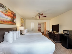 Habitación estándar, 2 camas Queen size | Escritorio, wifi gratis y ropa de cama