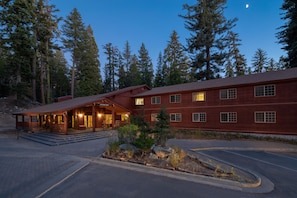 Property entrance - John Muir Lodge (Hume)