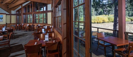 Bữa sáng nấu theo yêu cầu hàng ngày với phụ phí nhỏ