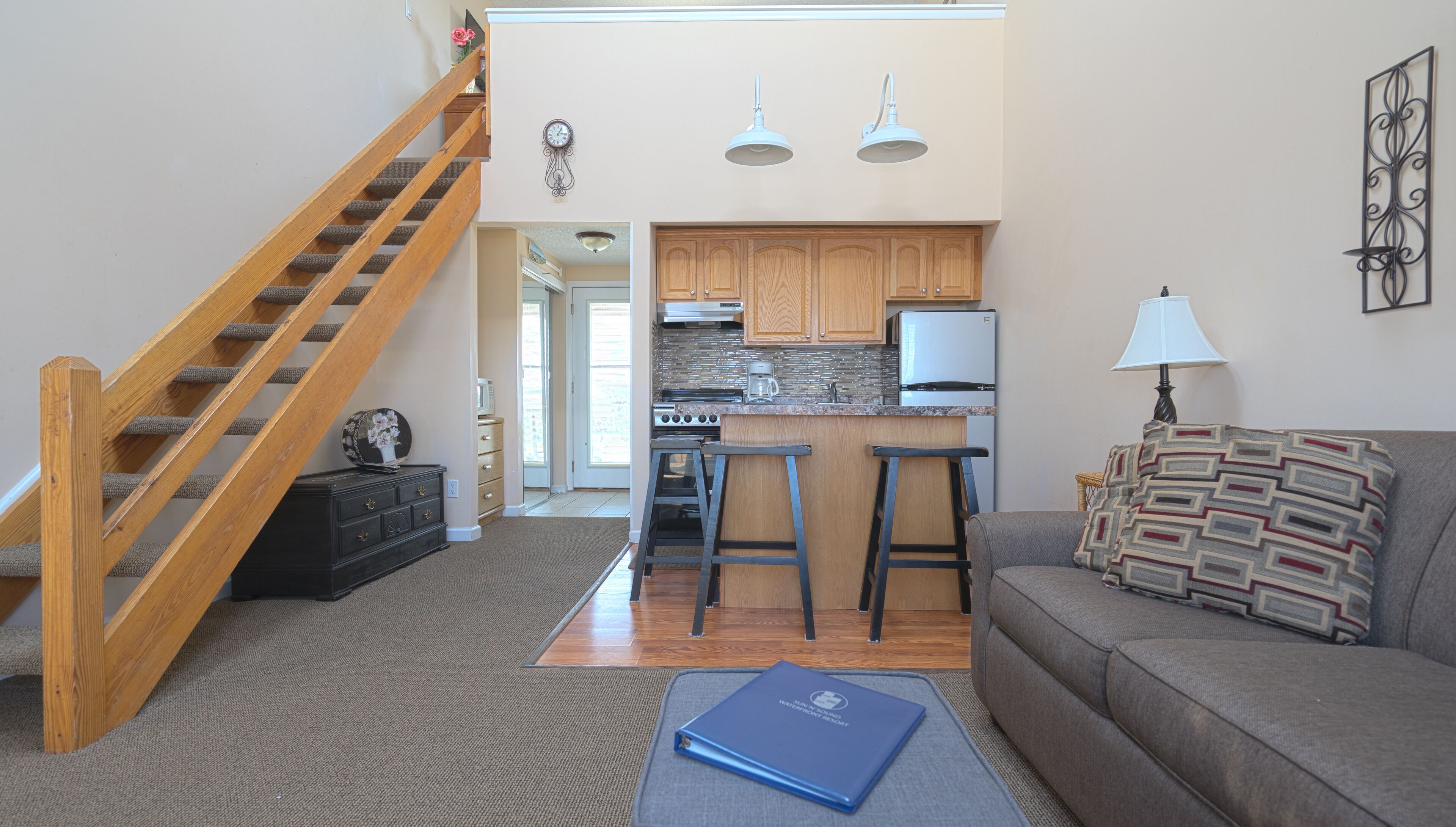 superior studio, bay view | living area