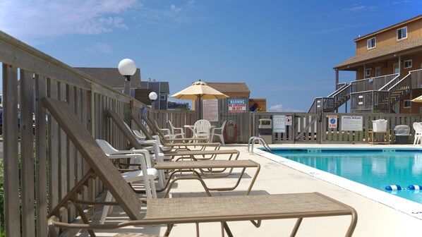 Pool - Sun N Sound (Montauk)