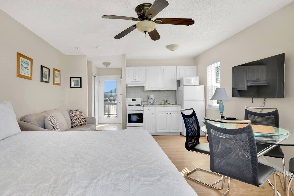 Deluxe Studio, Bay View | WiFi (free), bed sheets
