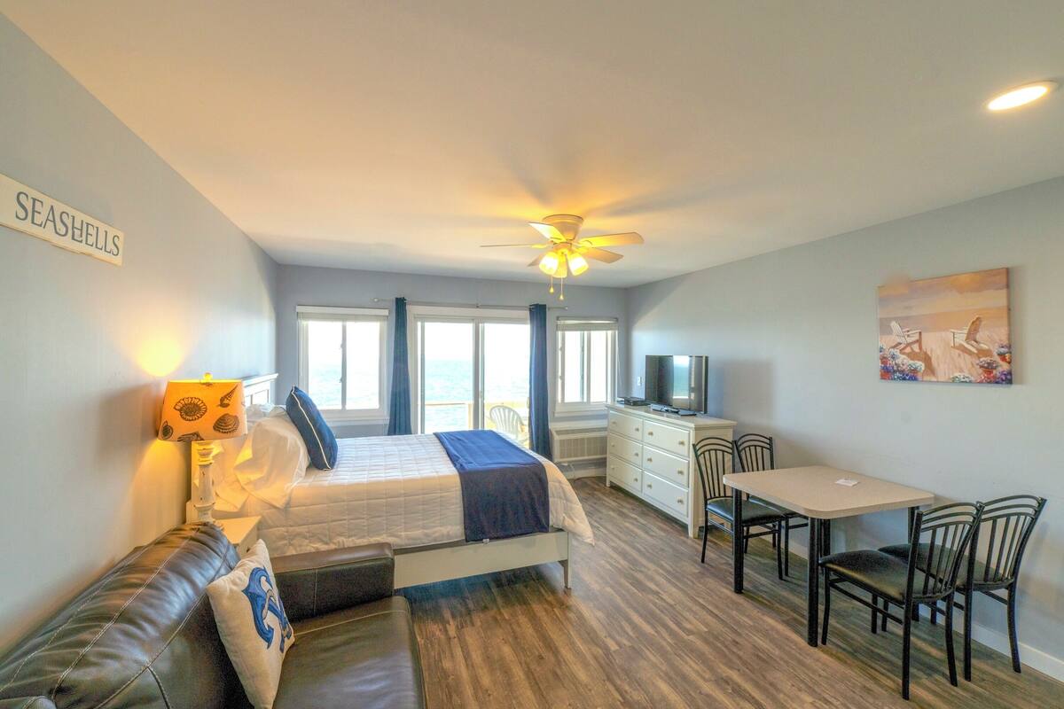 Deluxe Studio, Bay View | WiFi (free), bed sheets