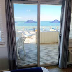Deluxe studio, uitzicht op de baai | Terras